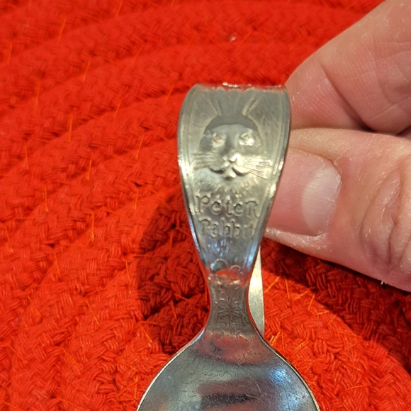 Wm Rogers & Son AA Peter Rabbit Baby Spoon Curved Looped Handle 4 Leaf Clover - Picture 7 of 8